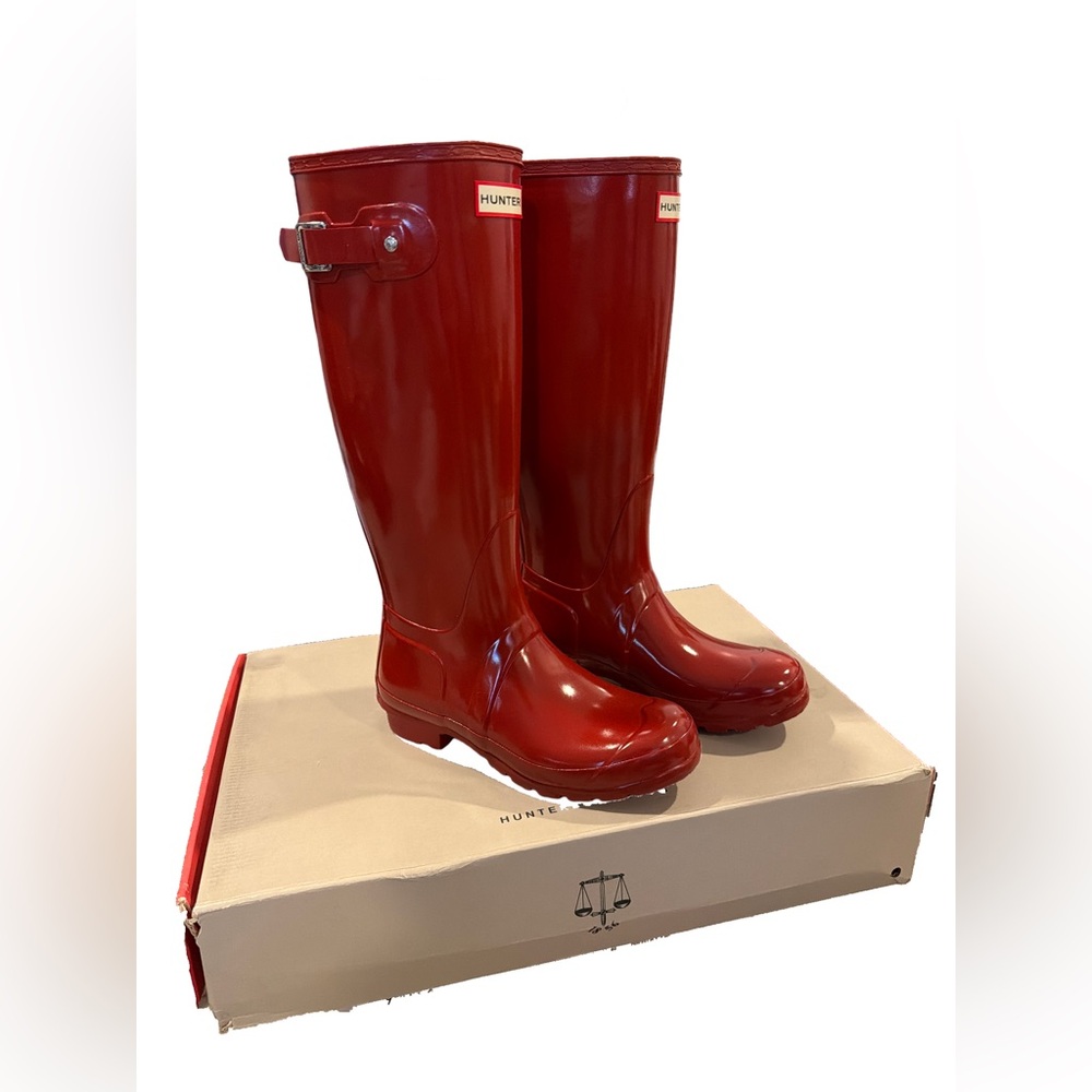 Hunter Women's Military Red Original Tall Gloss Rain Boots
Waterproof Size 7 NWT - Picture 11 of 13